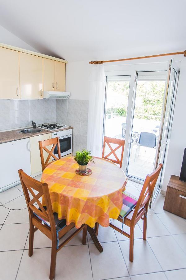 Apartmani Males روغوزنيكا المظهر الخارجي الصورة
