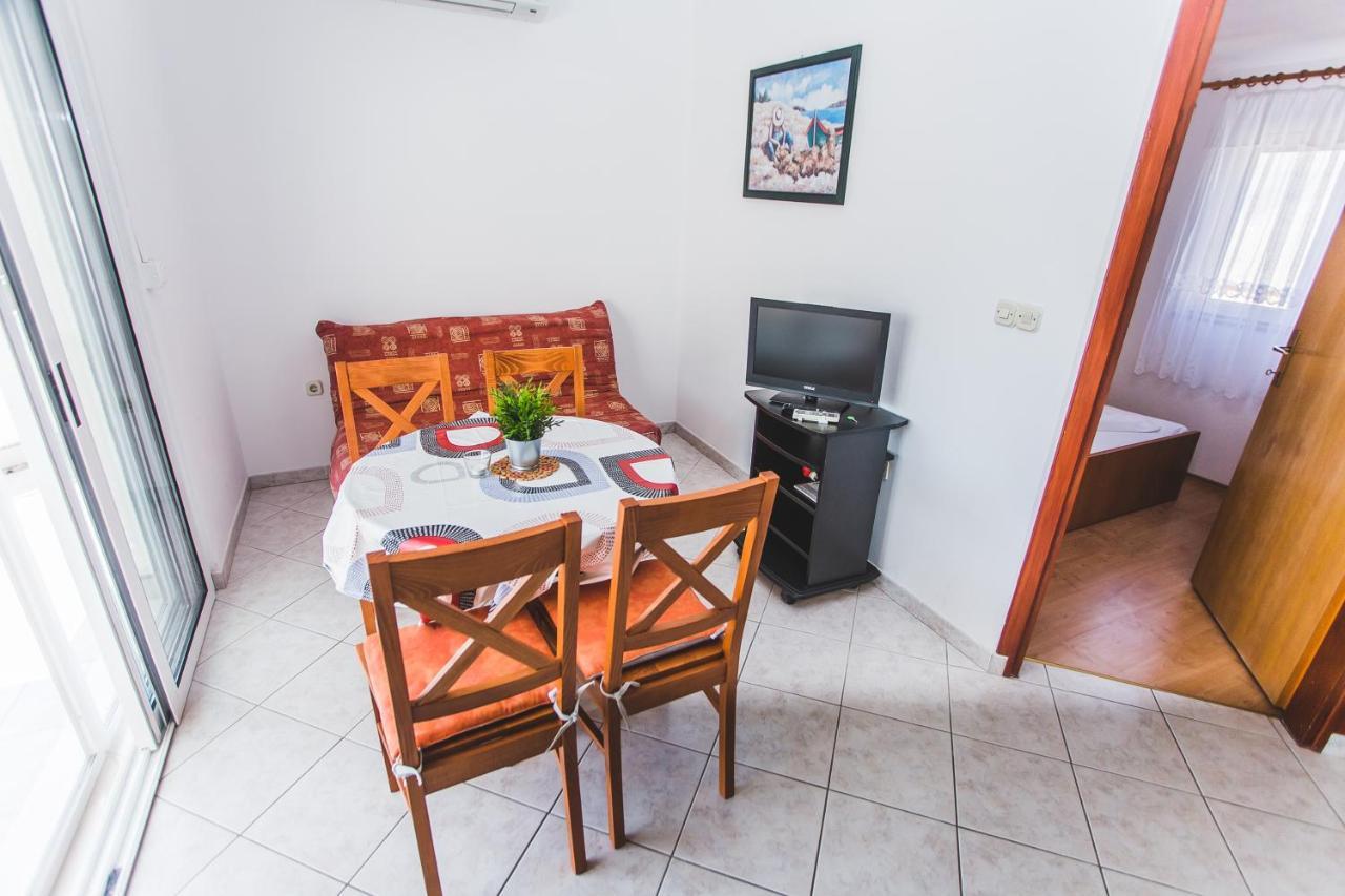 Apartmani Males روغوزنيكا المظهر الخارجي الصورة