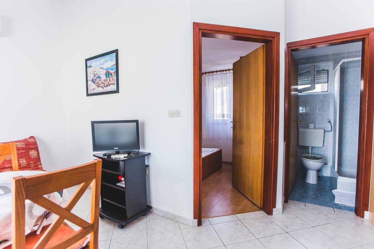 Apartmani Males روغوزنيكا المظهر الخارجي الصورة