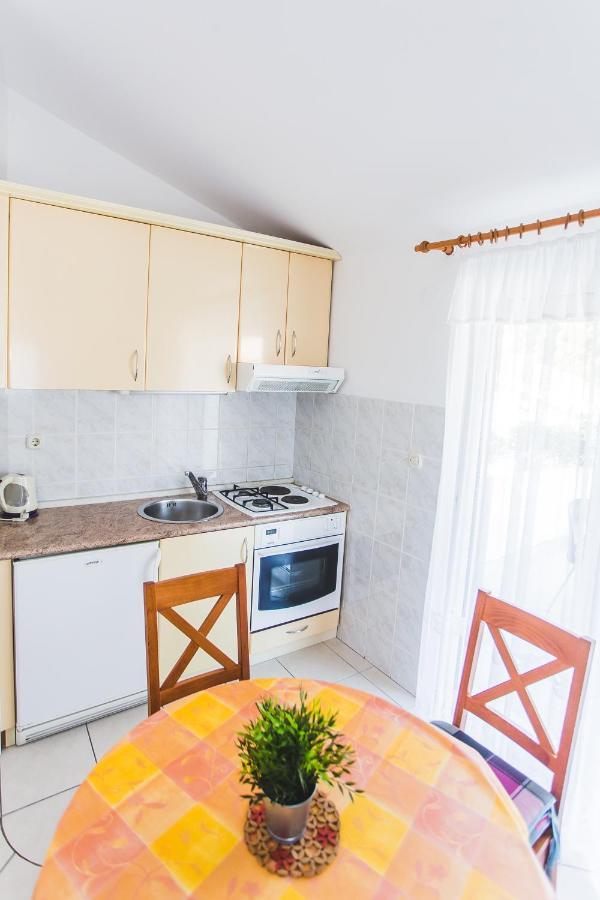 Apartmani Males روغوزنيكا المظهر الخارجي الصورة