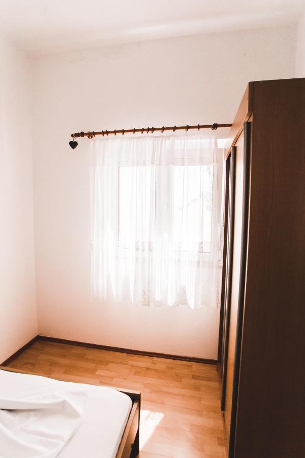 Apartmani Males روغوزنيكا المظهر الخارجي الصورة