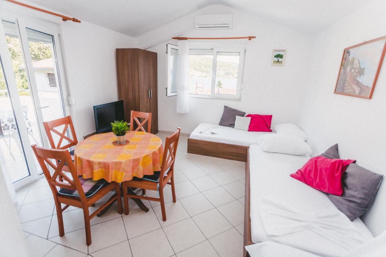 Apartmani Males روغوزنيكا المظهر الخارجي الصورة