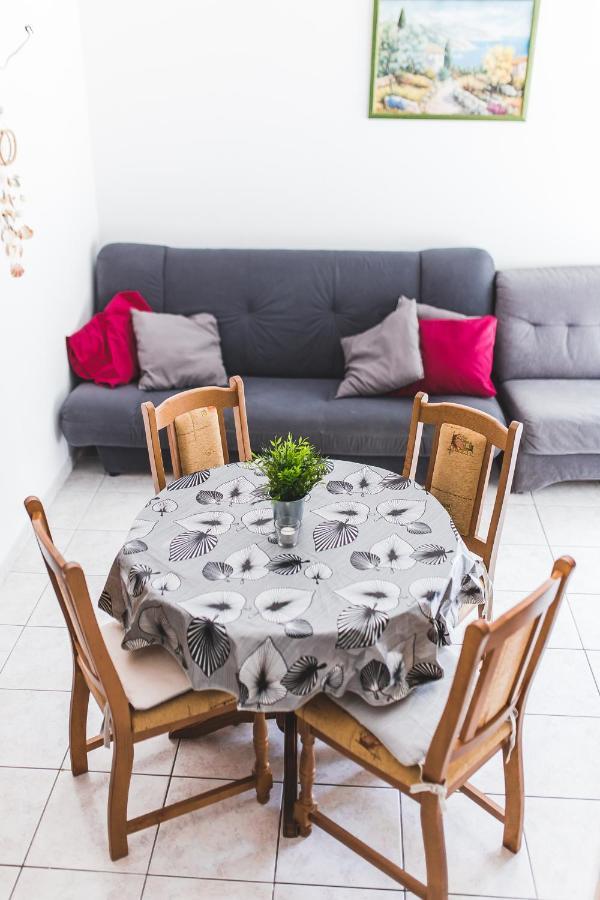 Apartmani Males روغوزنيكا المظهر الخارجي الصورة