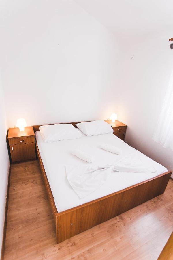 Apartmani Males روغوزنيكا المظهر الخارجي الصورة