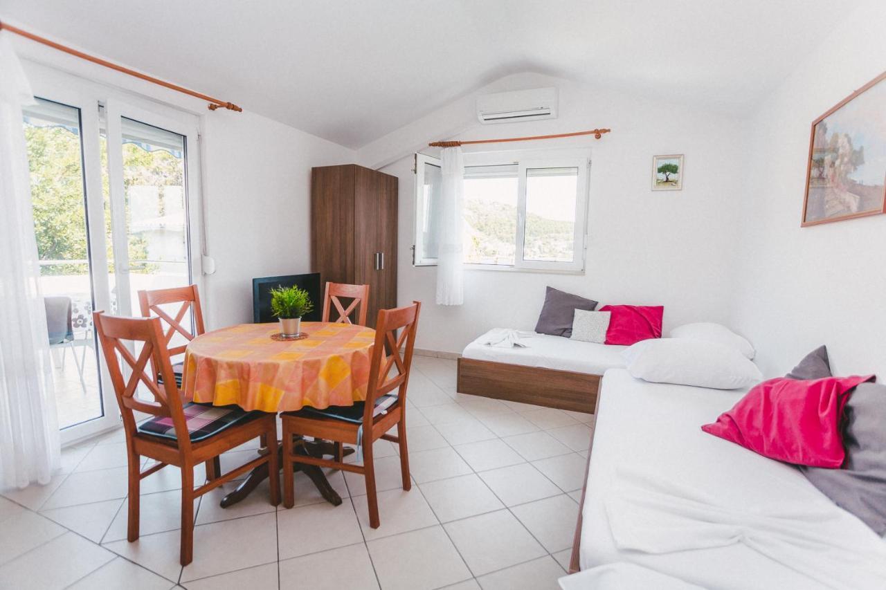 Apartmani Males روغوزنيكا المظهر الخارجي الصورة