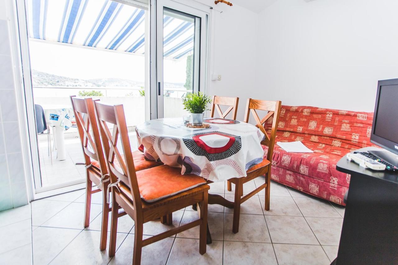 Apartmani Males روغوزنيكا المظهر الخارجي الصورة